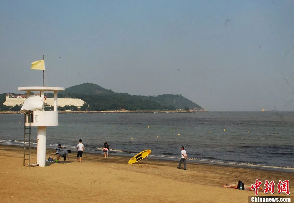 资料图:澳门黑沙海滩。 <a target='_blank' href='http://www.chinanews.com/'>中新社</a>发 毕永光 摄 点击进入下一页